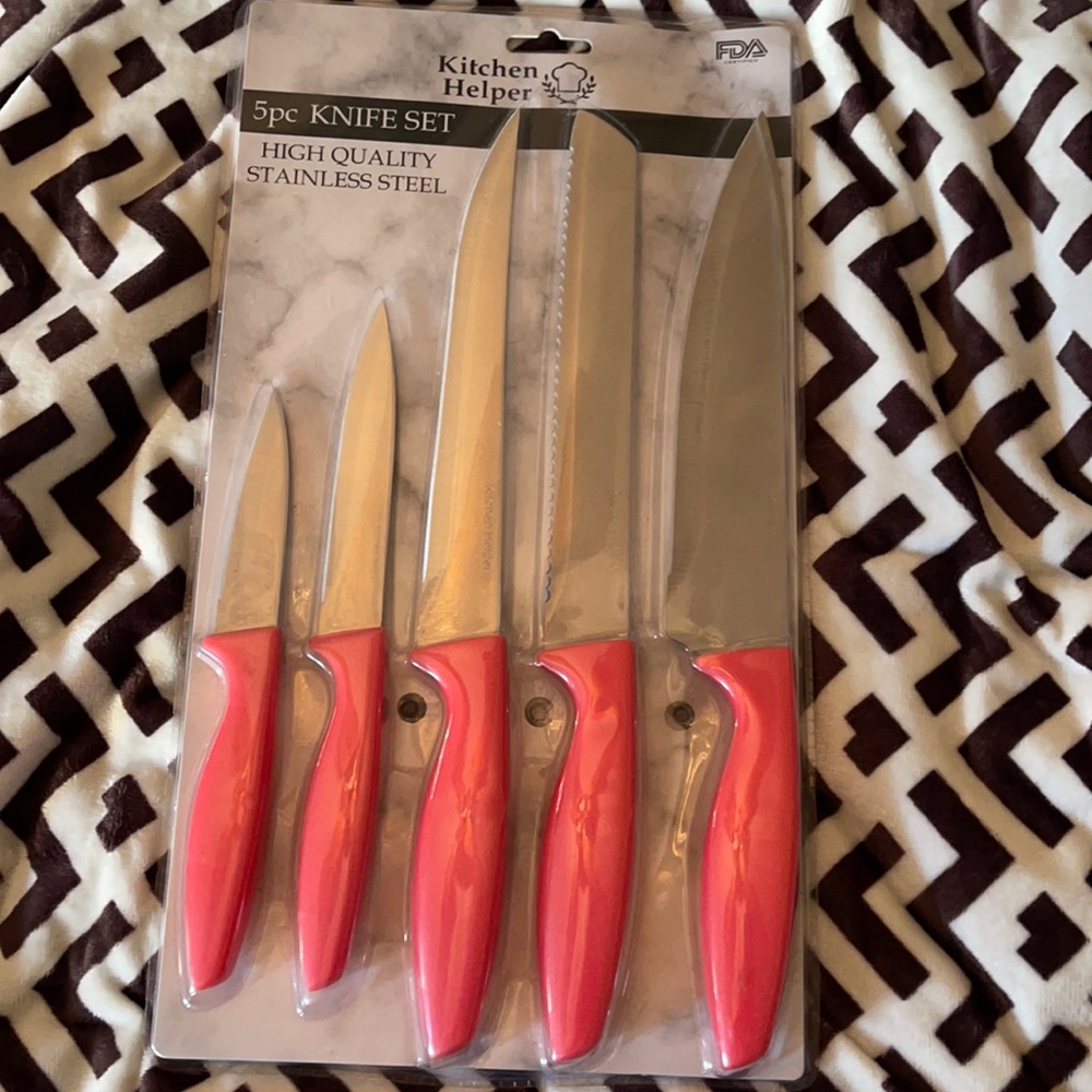 Kitchen helper knife set.